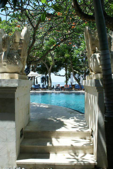 Hauptpool im Strandbereich Puri Santrian