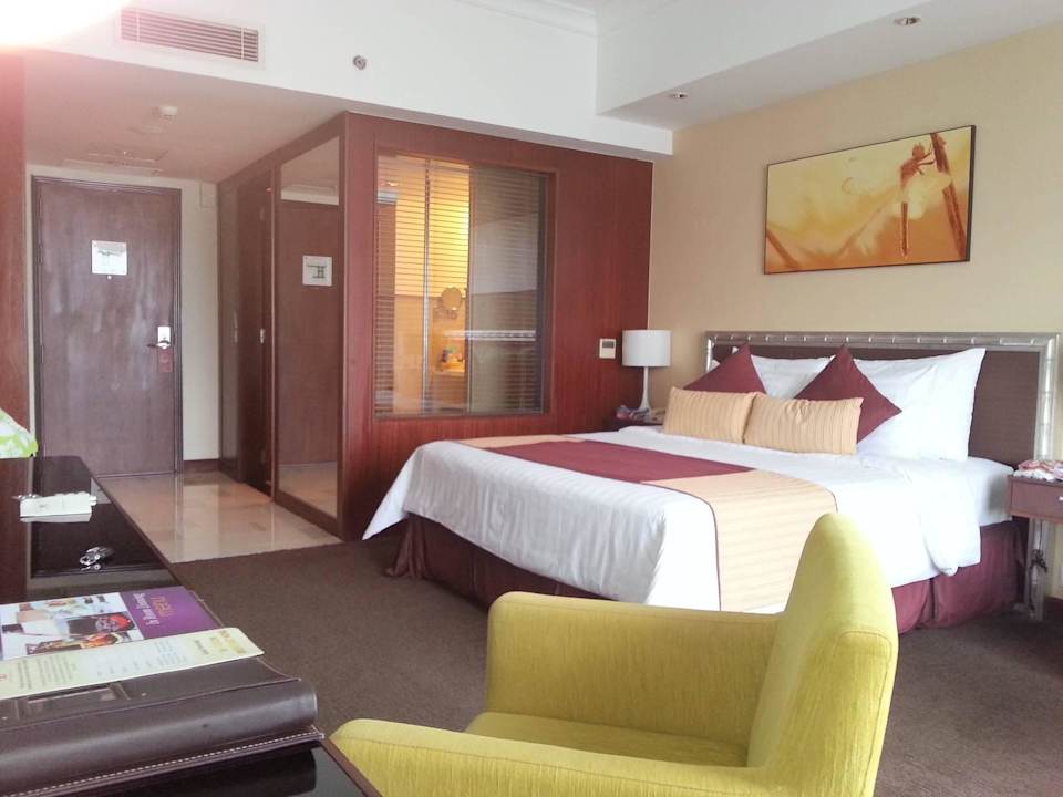 Schlafraum - Blick zum Bad Hotel Vissai Saigon