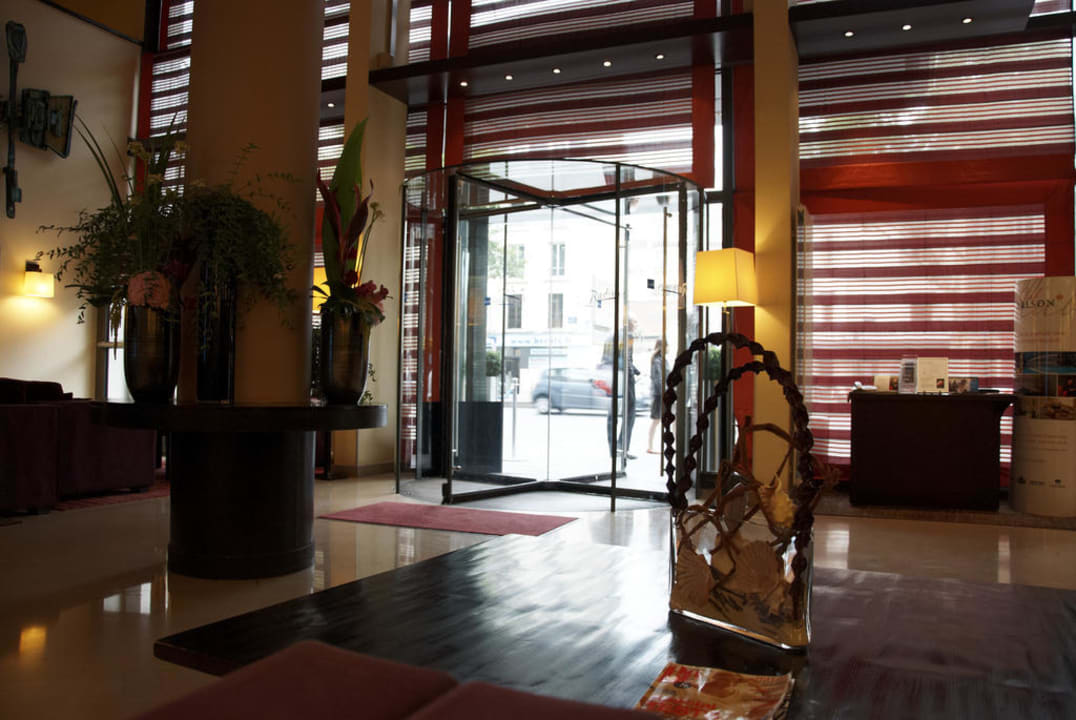 Eingang Radisson Blu Hotel Paris Boulogne