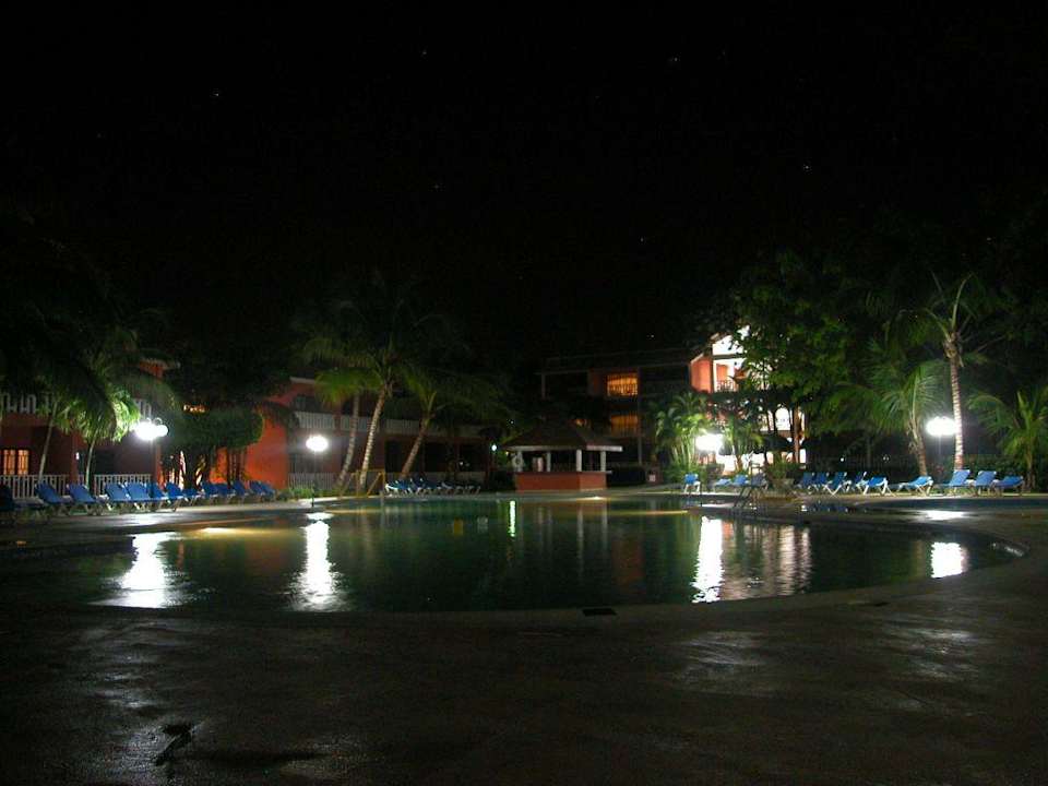 Grosser Pool BelleVue Dominican Bay