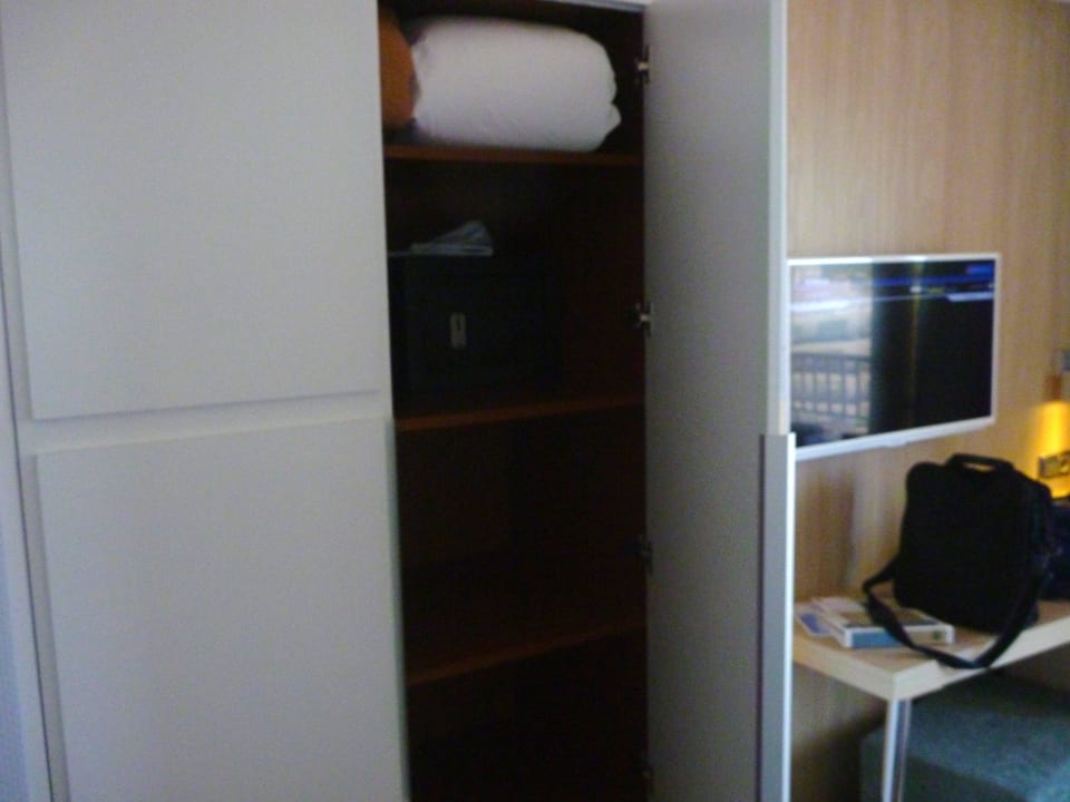 Schrank NYX Hotel Ibiza - adults only
