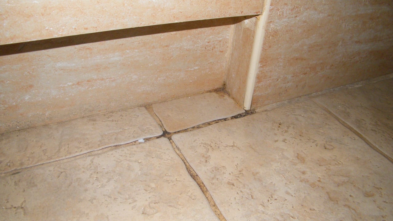 Angeblich geputztes Badezimmer Occidental Jandía Royal Level - Adults only