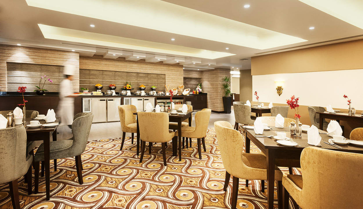 Warwick Club Lounge - breakfast buffet Carlton Downtown Hotel