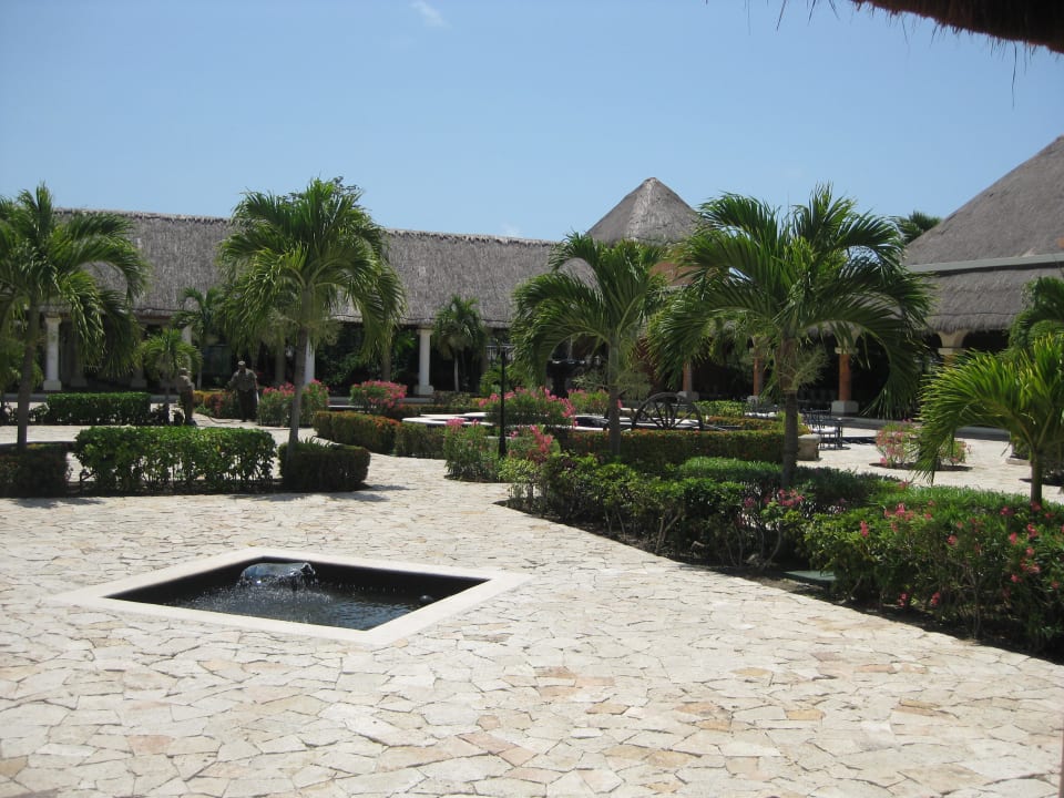 Innenhof Grand Palladium Kantenah Resort & Spa