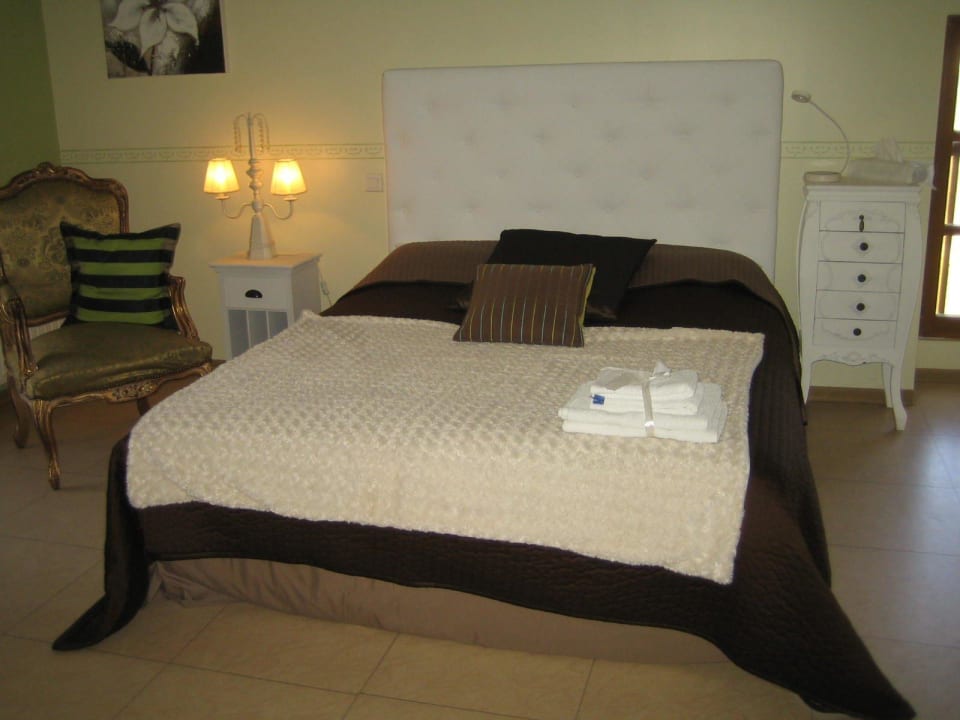 Intérieur de chambre Hotel Domaine Le Castagné