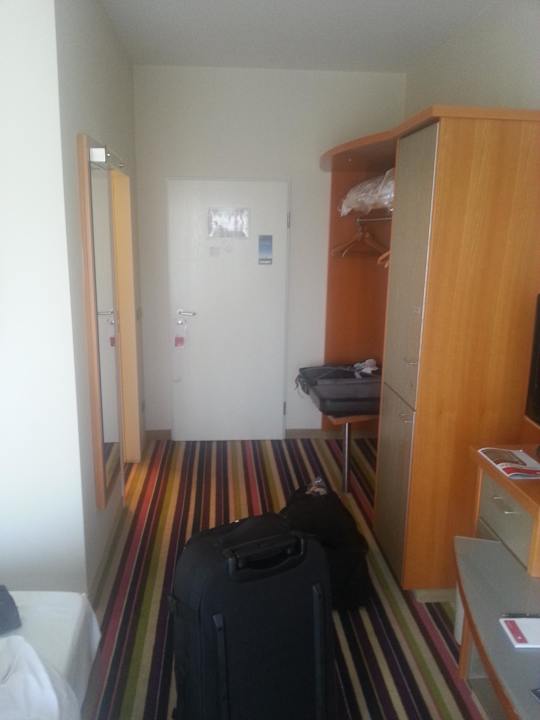 Eingang Zimmer H+ Hotel Köln Hürth