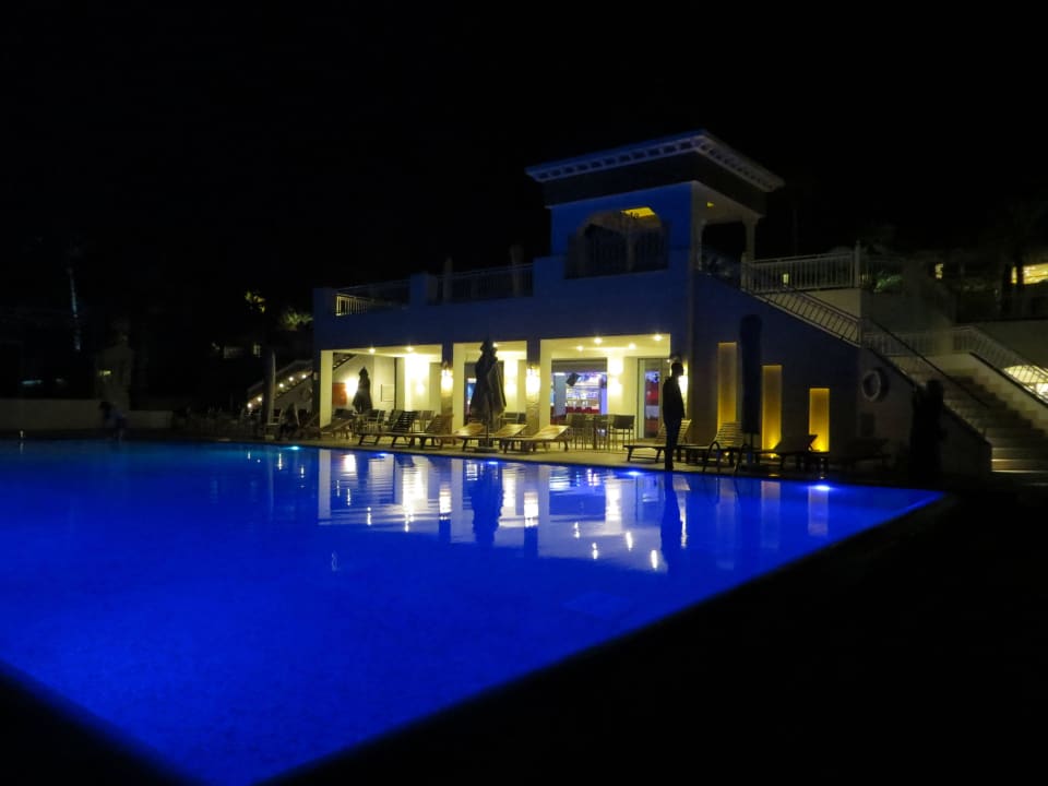 Pool bei Nacht Hotel Bel Azur Thalasso & Bungalows