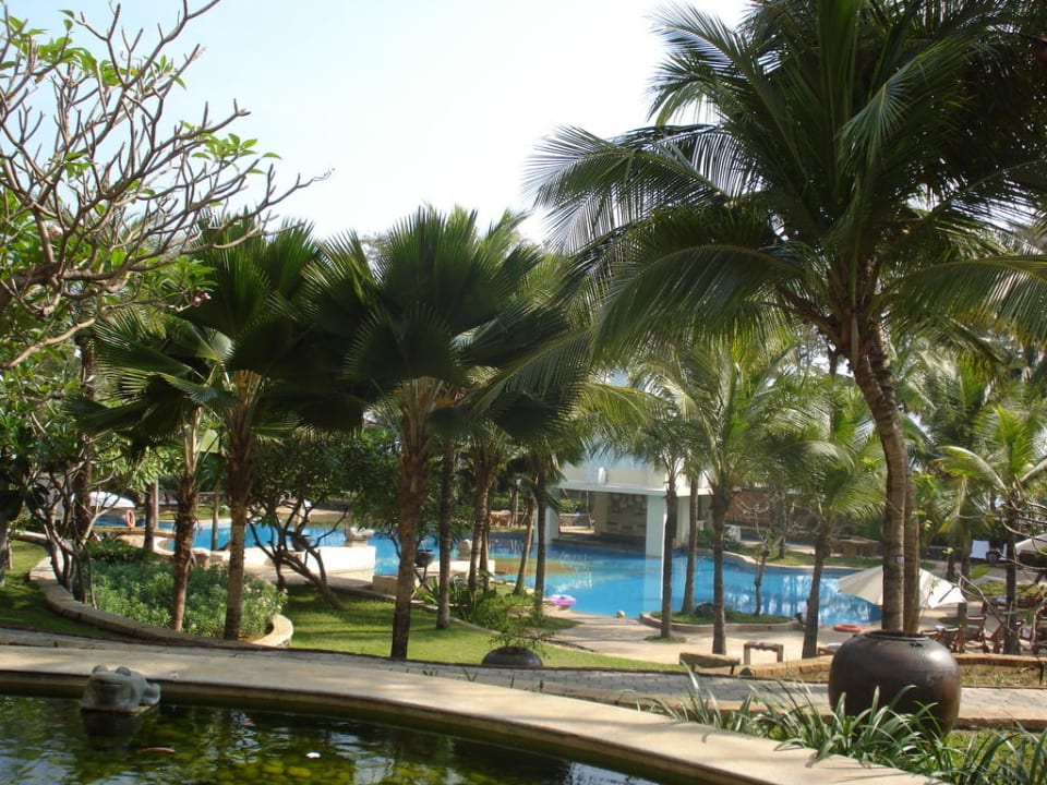 Pool Vivanta by Taj - Fisherman's Cove Resort