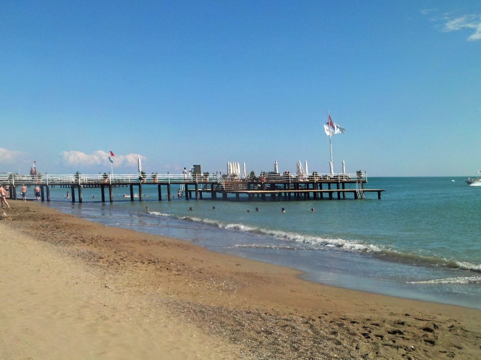 Blick auf die Hotel-Pier Limak Lara Deluxe Hotel & Resort