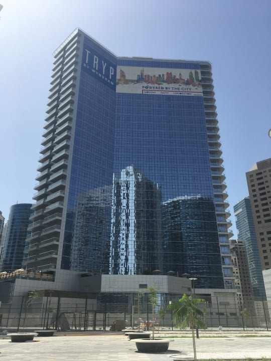 Außenansicht Tryp by Wyndham Dubai