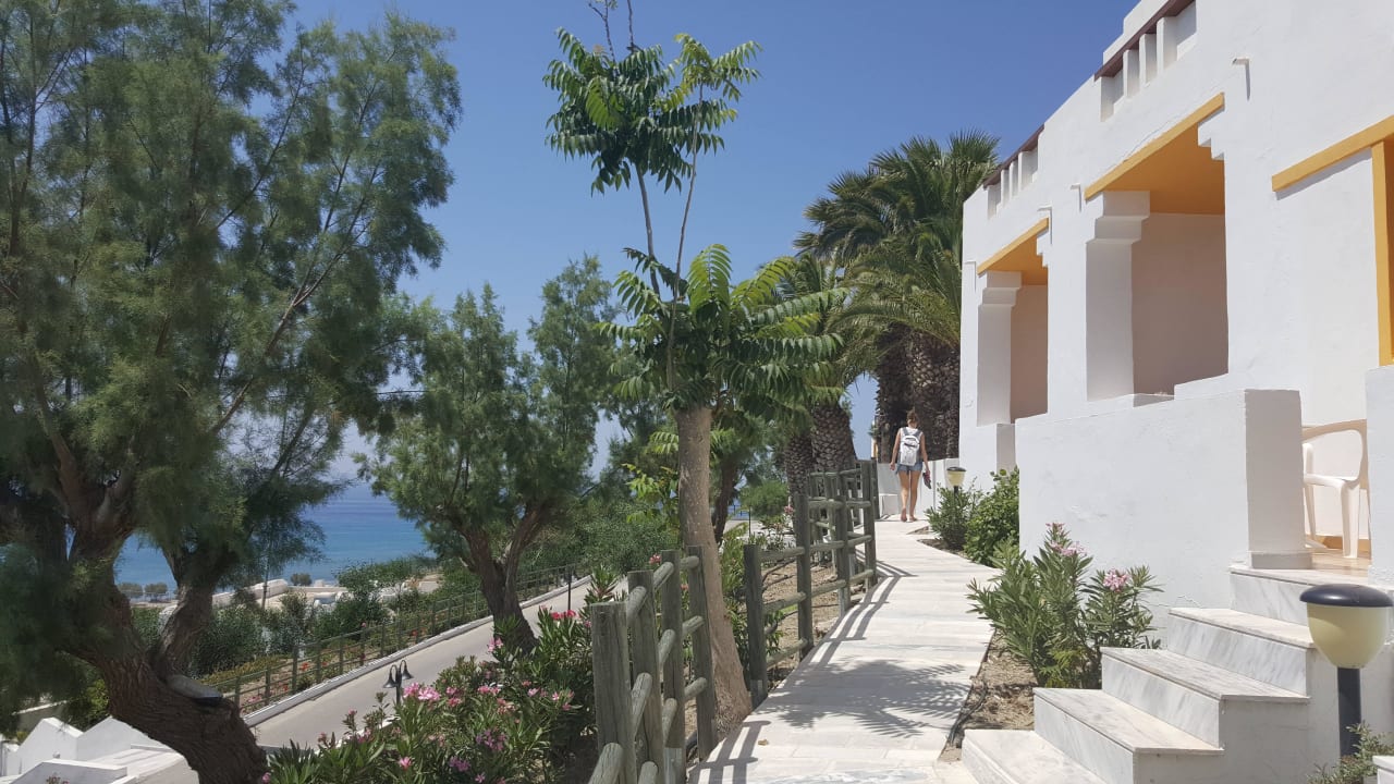 Weg an den Zimmern vorbei Lagas Aegean Village