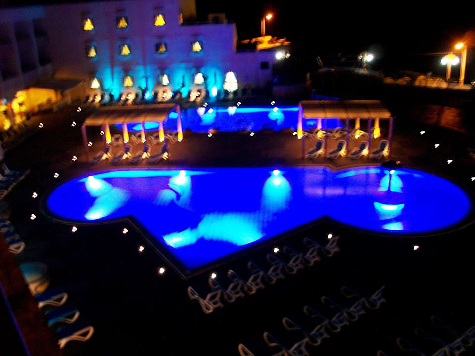 Abends mit unterschiedlicher Beleuchtung Riviera Spa Resort - Adults Only