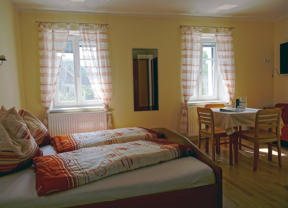 Liebevoll eingerichtetes Zimmer Bauernhof Lugerhof