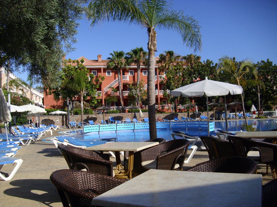 Der große Pool von der Poolbar Hotel El Duque