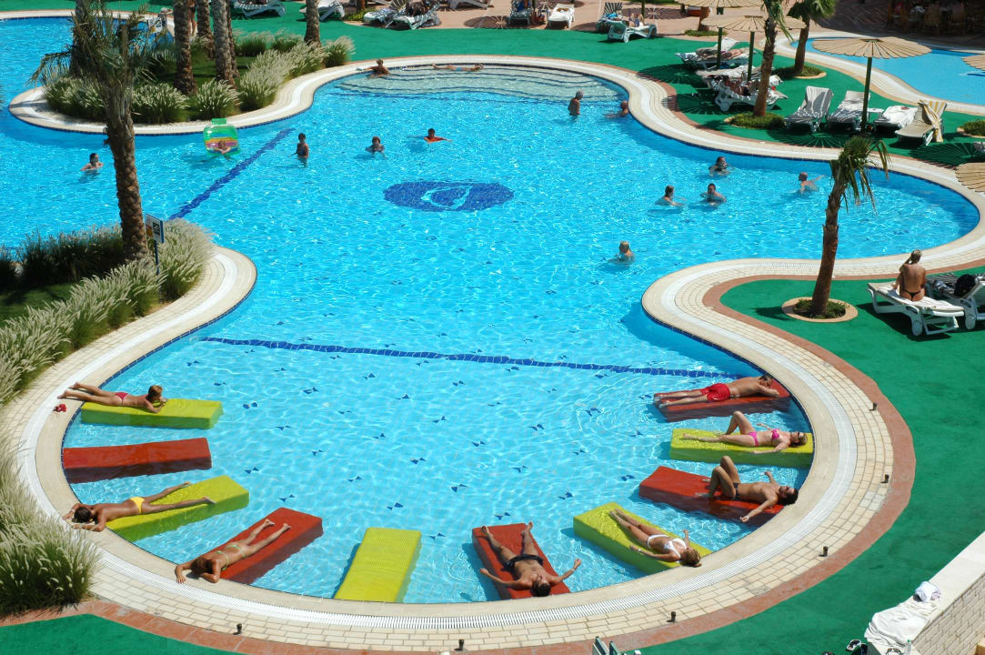 Pool Dreams Vacation Resort