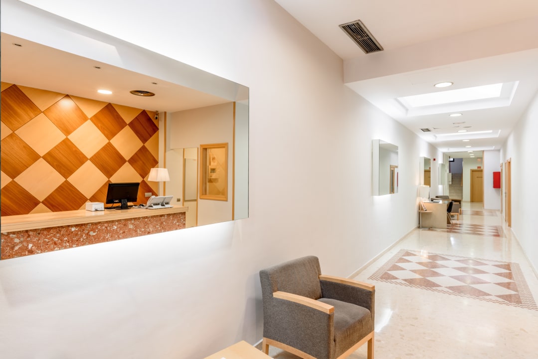 Lobby Aparthotel Exe Campus San Mamés