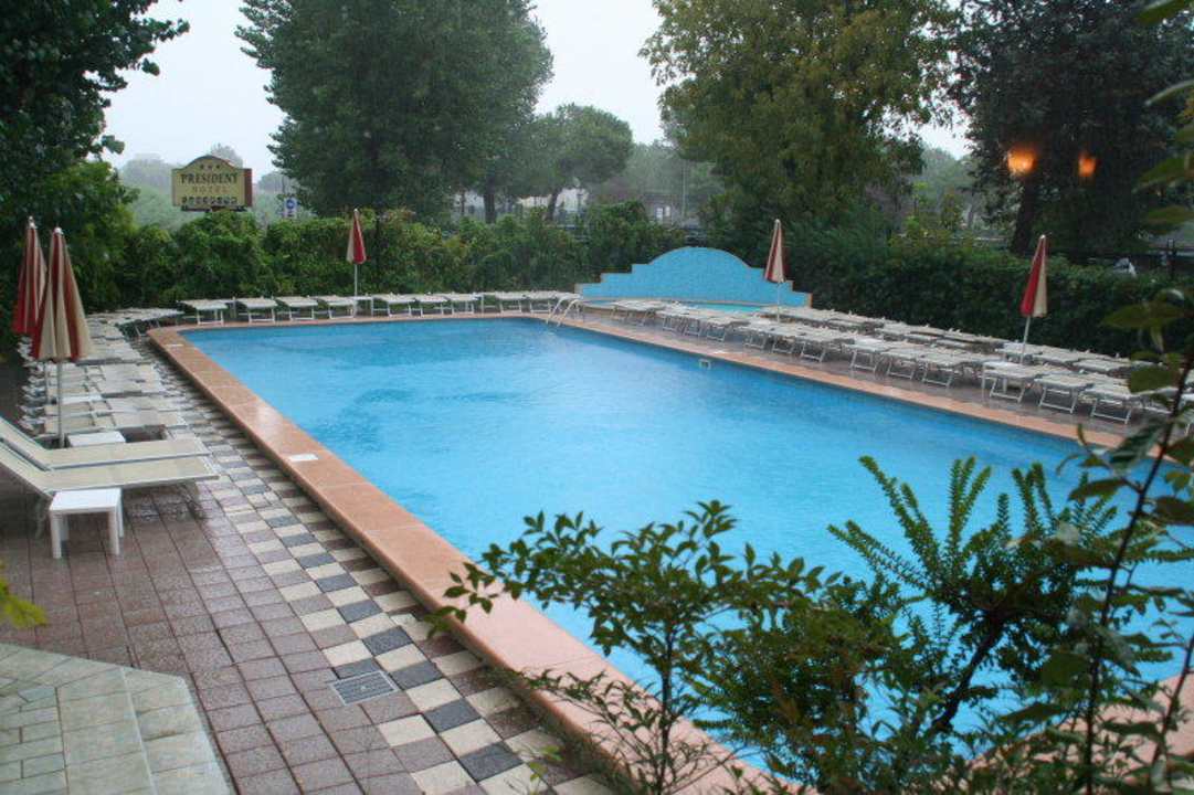 Pool Hotel President