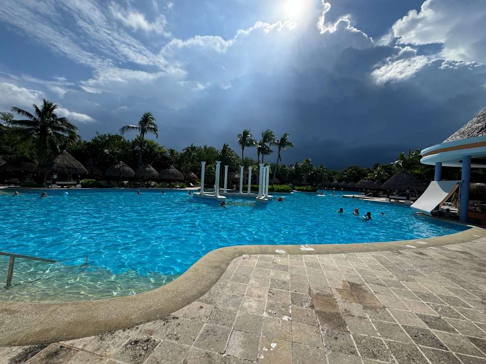 Pool Iberostar Waves Paraiso Beach