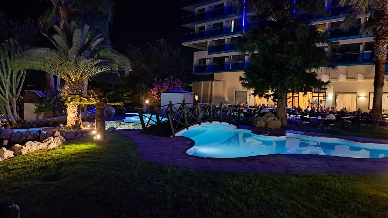 Außenansicht Hotel Calypso Beach