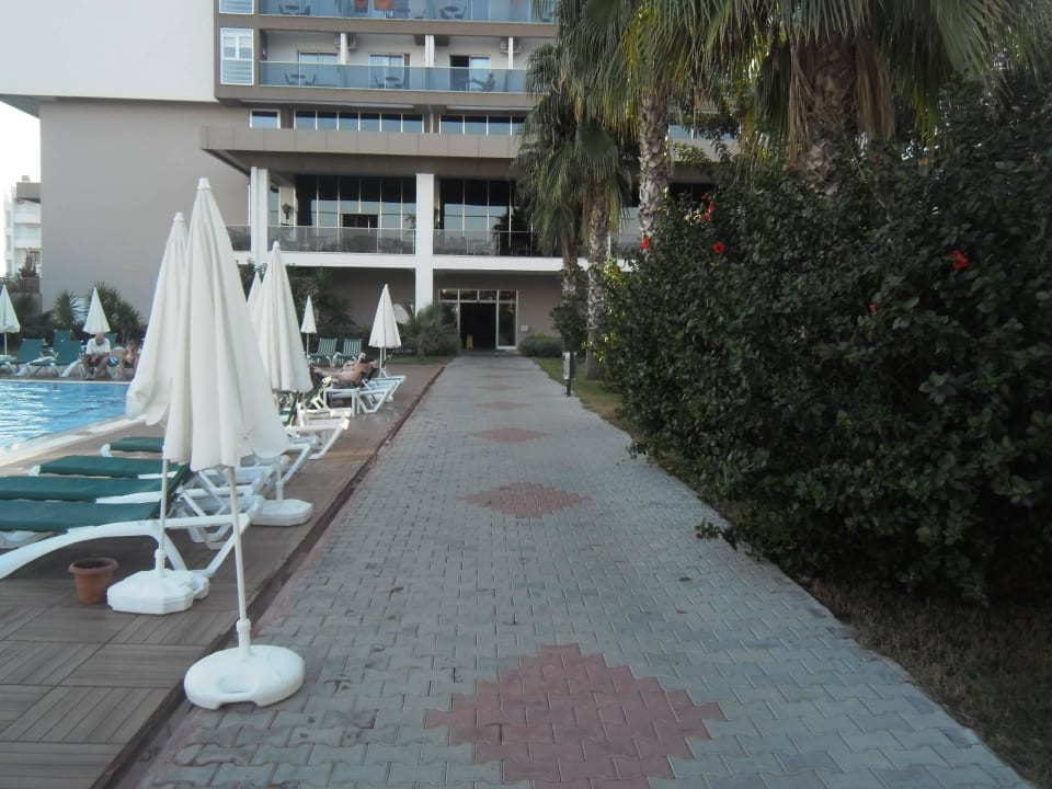 Blick zum Eingang Hotel Royal Garden Beach