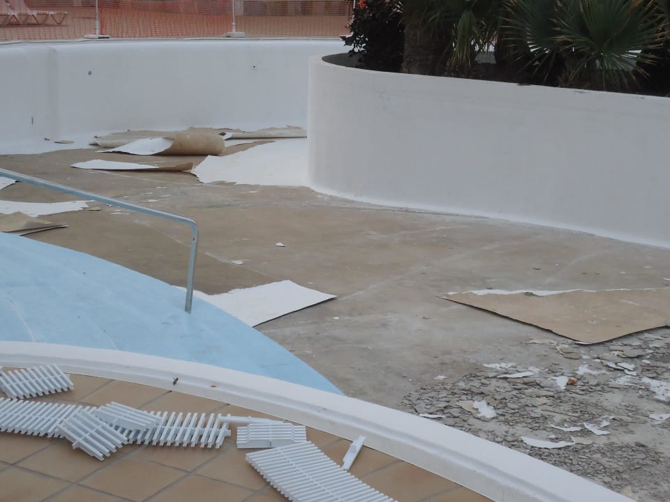 Pool im Nebengebäude Hotel Riu Oliva Beach Resort