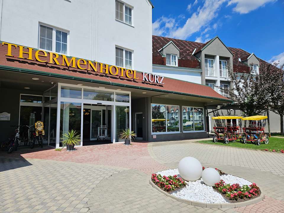 Außenansicht Thermenhotel Kurz