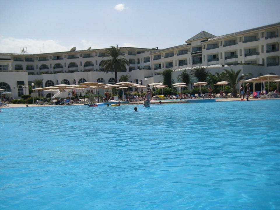 Wohlfühltemperaturen im Wasser Hotel El Mouradi Palm Marina