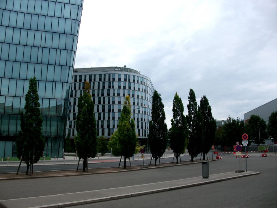 Blick auf das Hotel Courtyard by Marriott Vienna Prater/Messe