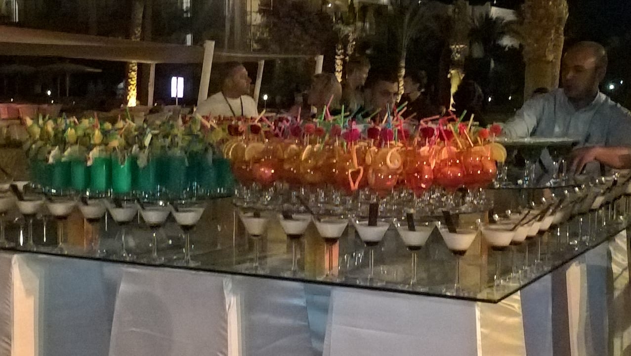 Cocktails für die Sylvester-Gala Desert Rose