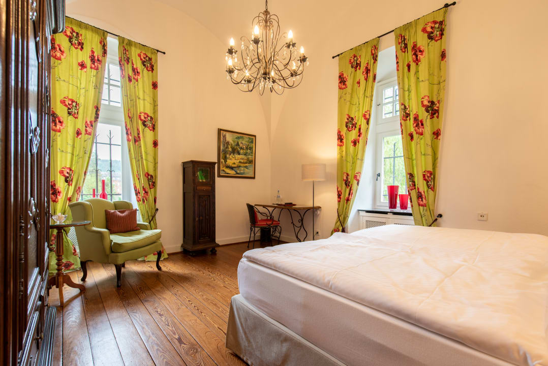Zimmer Schloss Saareck Gästehaus