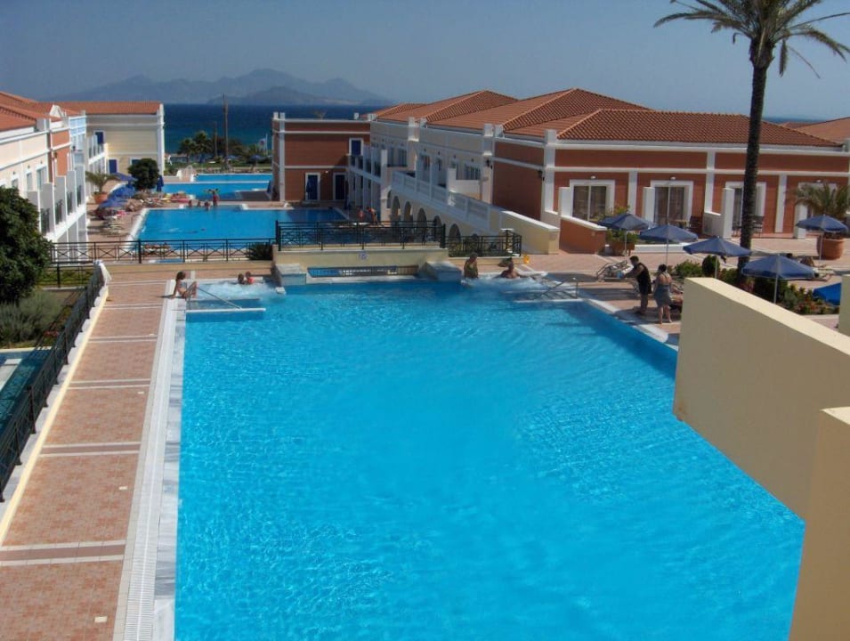 Vue d'une partie des psicines Porto Bello Royal