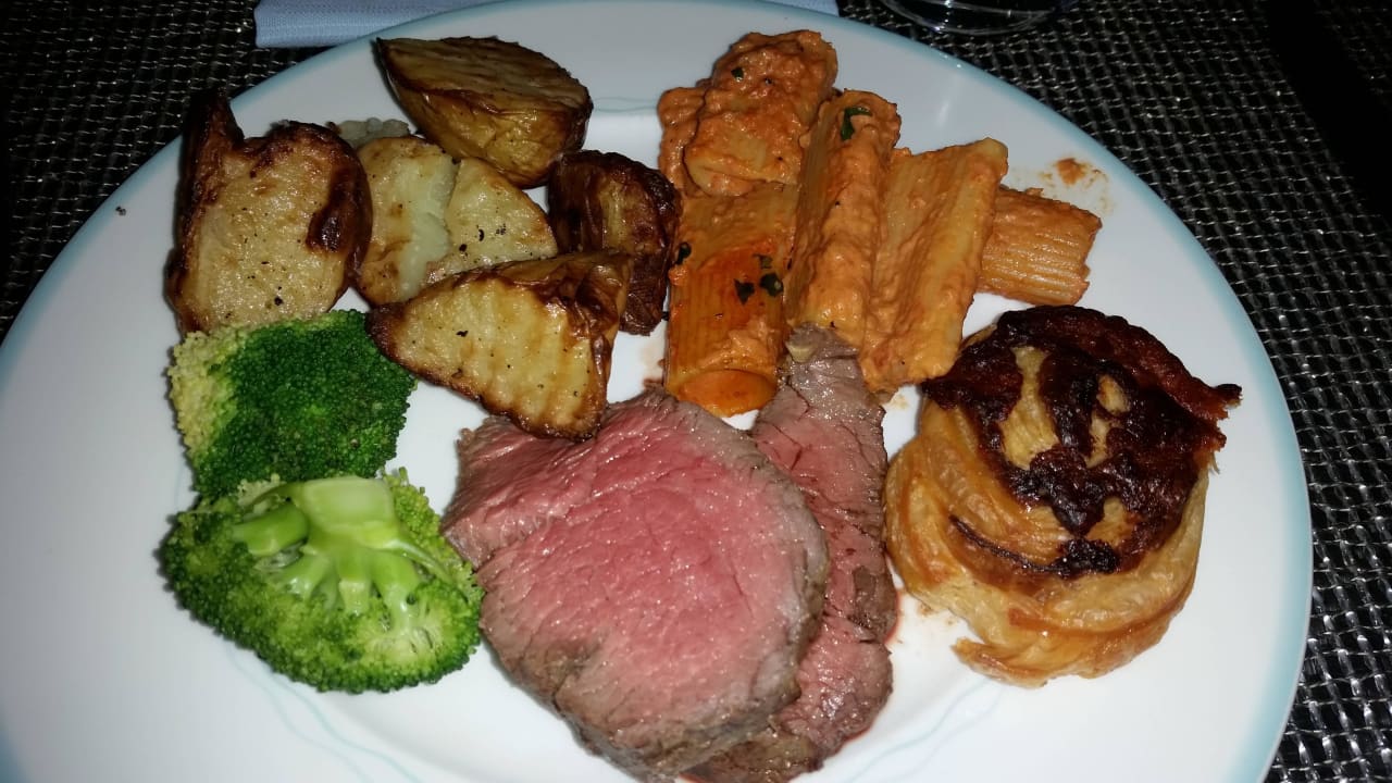 Buffet  The St. Regis Saadiyat Island Resort, Abu Dhabi