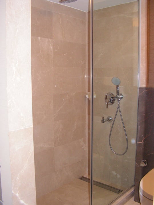 Sehr große Dusche mit Regenduschkopf Hotel Grand Side
