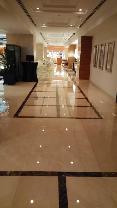 Zum Restaurant Grosvenor House Dubai