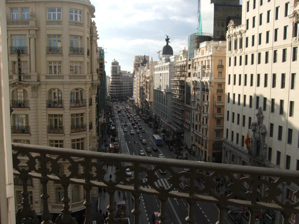 Ausblick vom Zimmer auf das Gran Via NH Collection Madrid Gran Vía