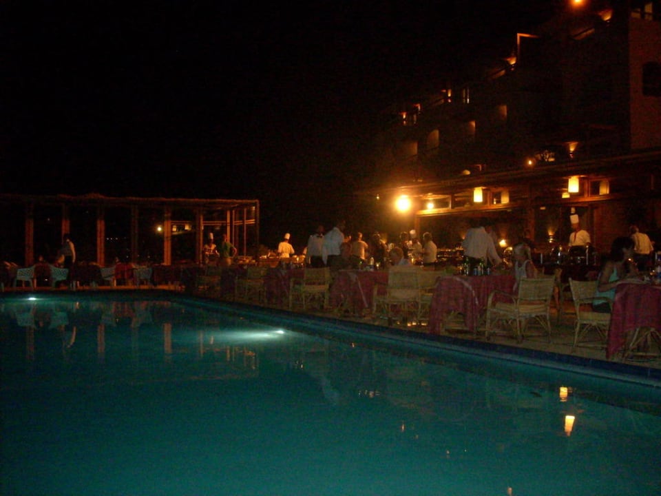 Wöchentliches Abendessen am Pool Fort Arabesque Resort, Spa & Villas