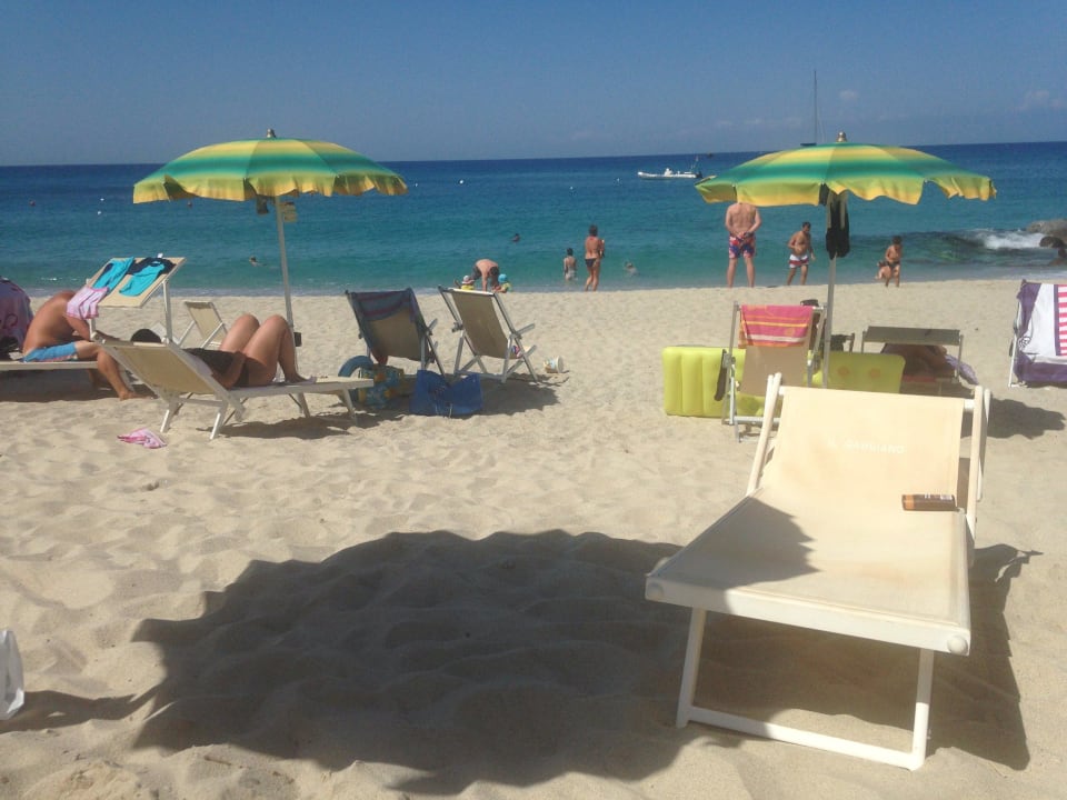 Der feine Sandstrand Hotel Villaggio Il Gabbiano