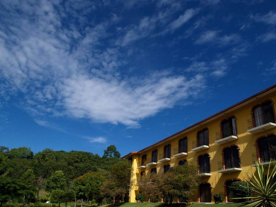 Fachada Hotel Mision Los Cocuyos