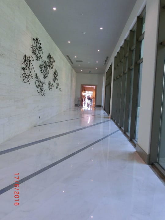 Zum Restaurant Acanthus Cennet Barut Collection