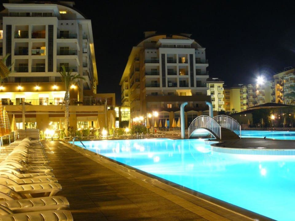 Hotel od strony basenu Hotel Hedef Resort