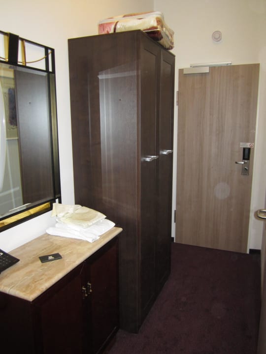 Schrank und ablage (gang) Hotel Prens Berlin
