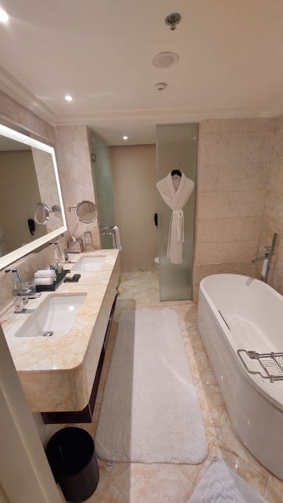 Zimmer The Ritz Carlton Bangalore