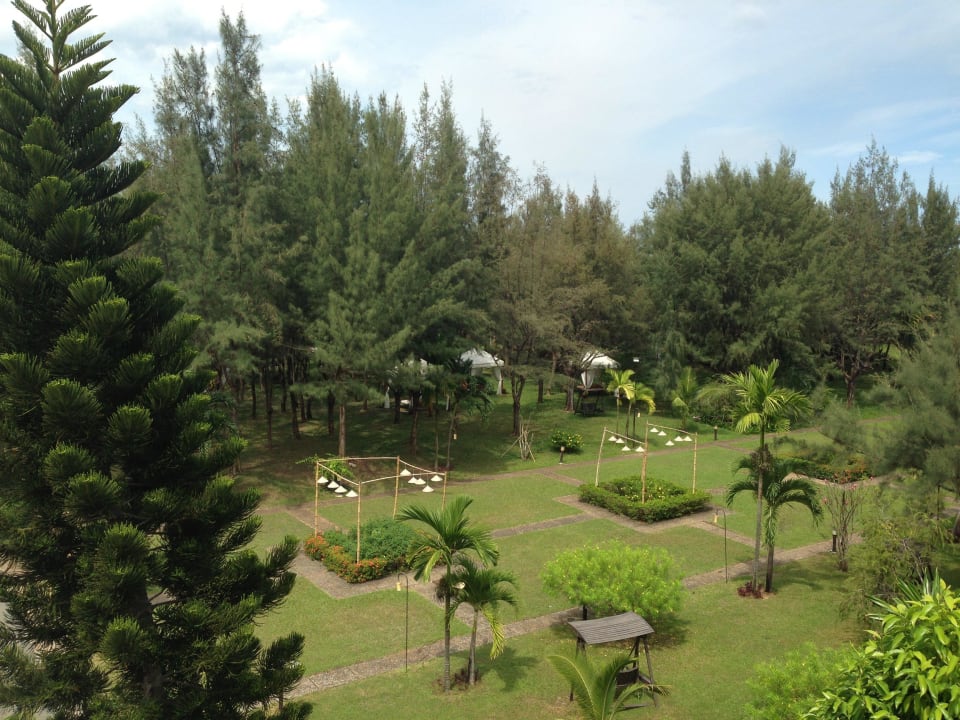 Der Garten von schräg oben Sandy Beach Non Nuoc Resort