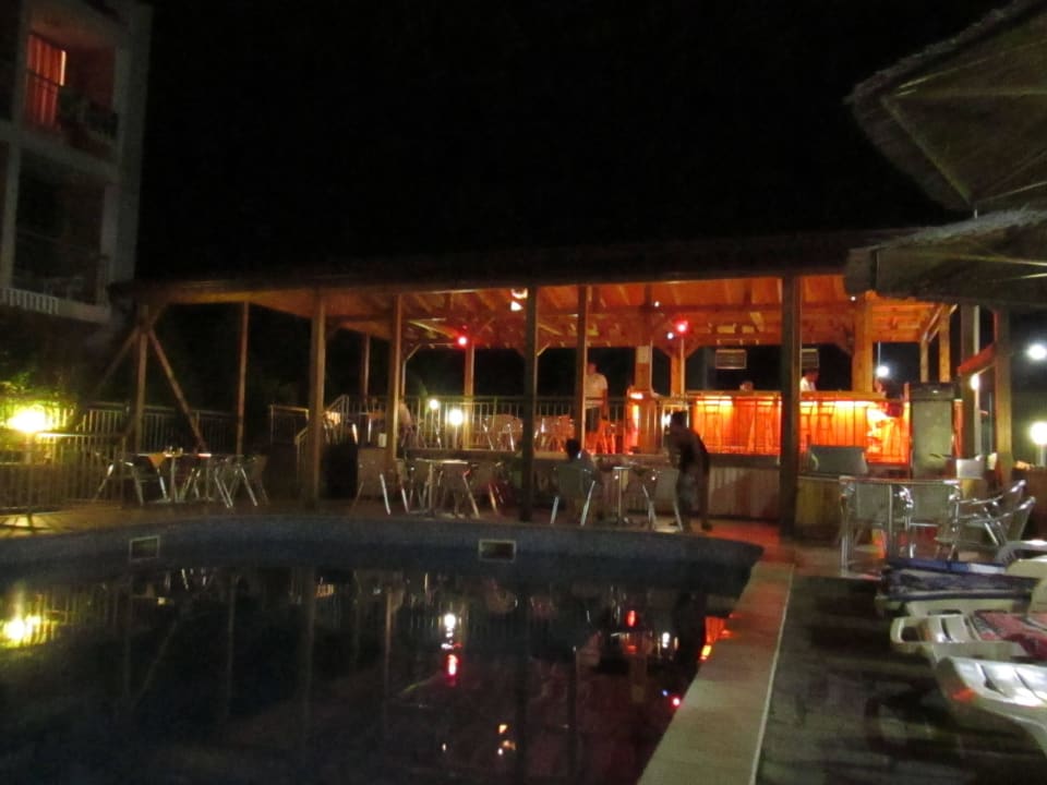 Venkovní bar u bazénu Hotel Vemara Club