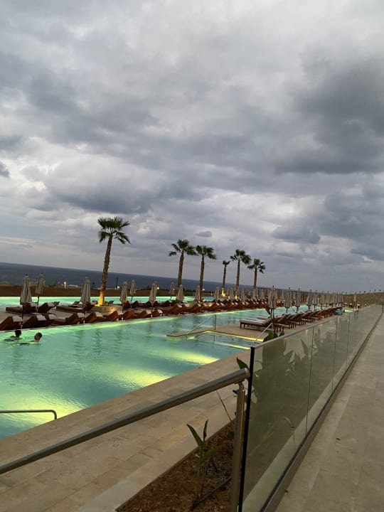 Pool The Royal Senses Resort, Curio Collection by Hilton