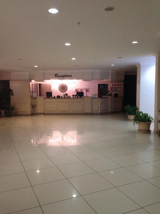 Eingang Club Turtas Beach Hotel