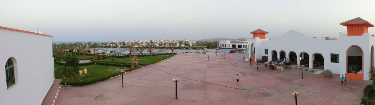 Platz vor dem Restaurant Fantazia Resort Marsa Alam