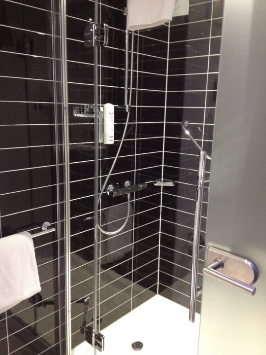 Dusche Holiday Inn Express Friedrichshafen