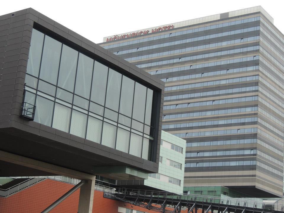 Hotel von außen Mövenpick Hotel Amsterdam City Centre