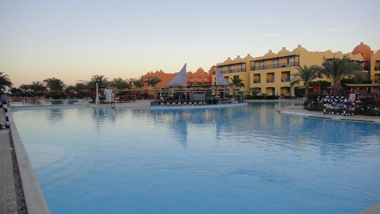 Ein Teil vom Hauptpool Titanic Beach Spa & Aqua Park